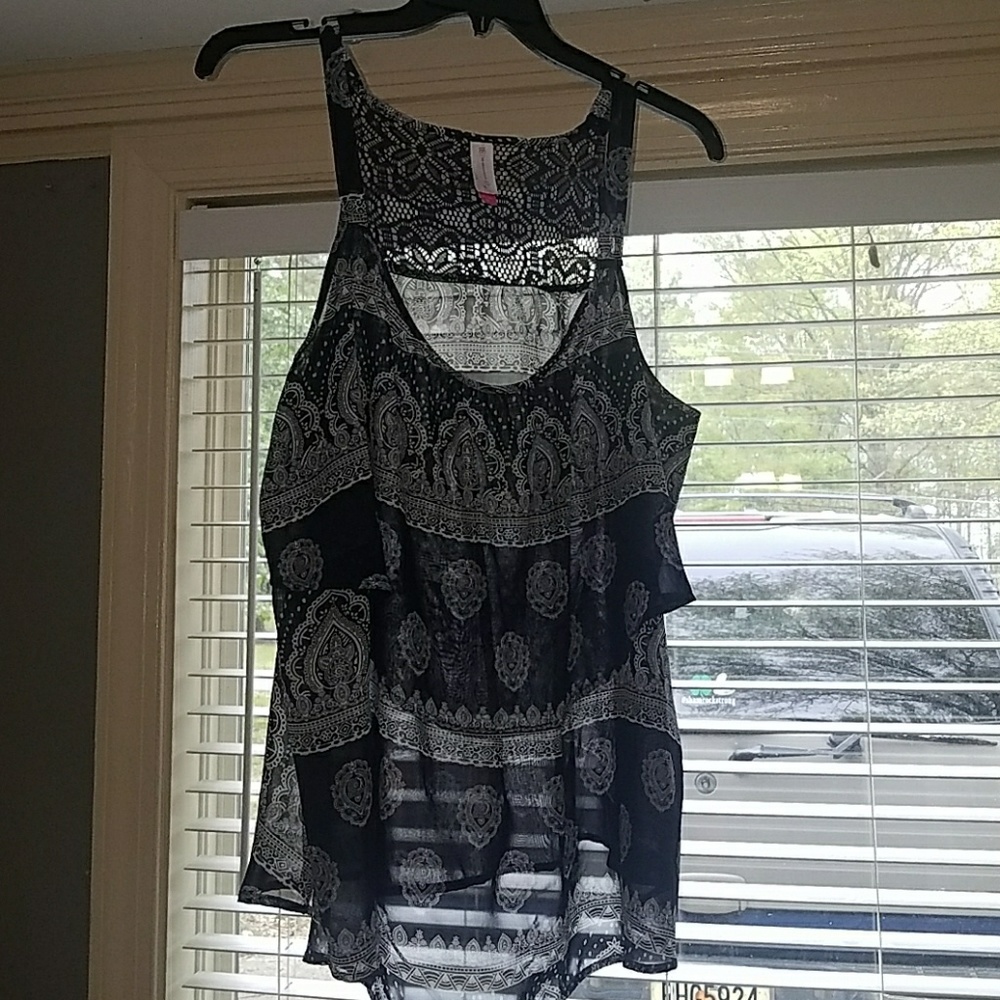 2x sleeveless womens shirt